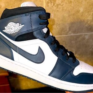 JORDAN 1 MID NAVY